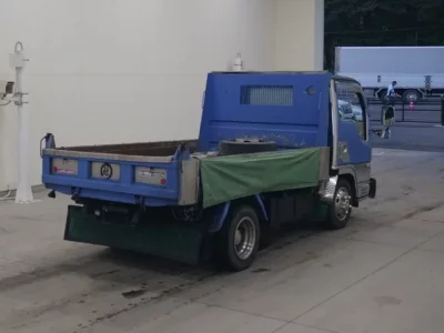 Nissan TRUCK