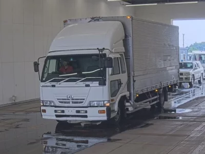 Nissan TRUCK