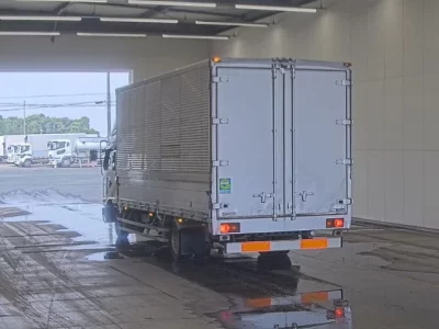 Nissan TRUCK