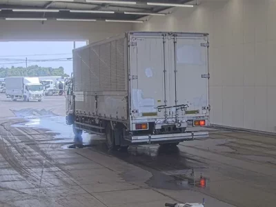 Nissan TRUCK