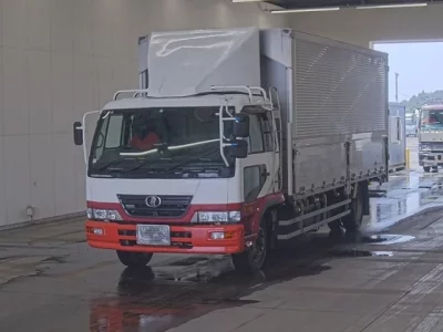 Nissan TRUCK