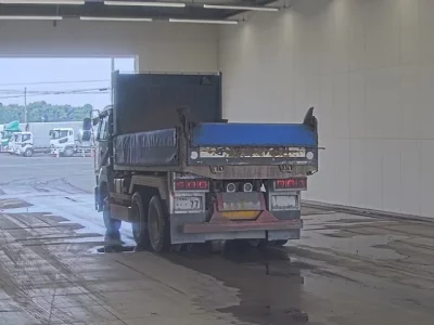 Nissan TRUCK