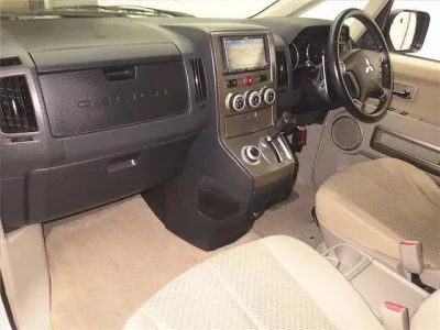 Mitsubishi DELICA D5