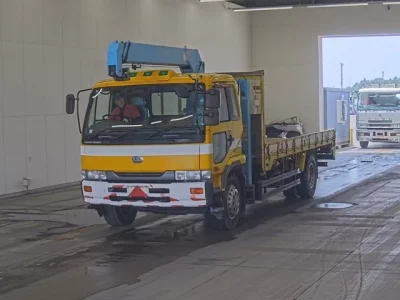 Nissan TRUCK