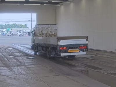 Nissan TRUCK