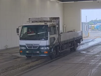 Nissan TRUCK