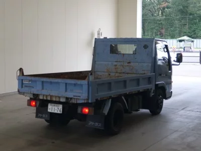 Nissan TRUCK