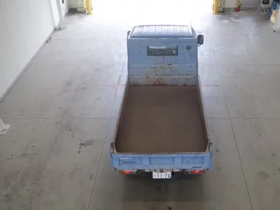 Nissan TRUCK