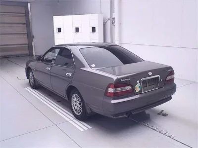 Nissan LAUREL