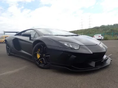 Lamborghini AVENTADOR