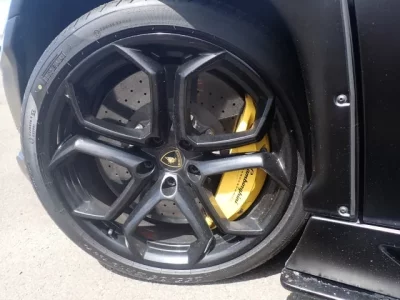 Lamborghini AVENTADOR