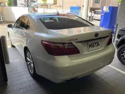 Lexus LS
