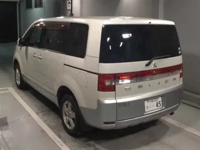Mitsubishi DELICA D5