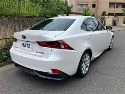 Lexus IS