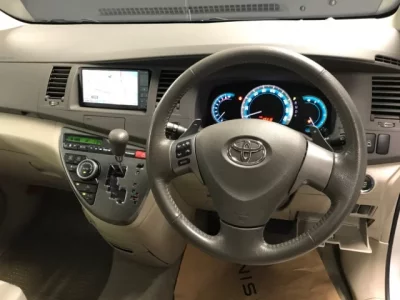 Toyota ISIS