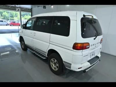Mitsubishi DELICA