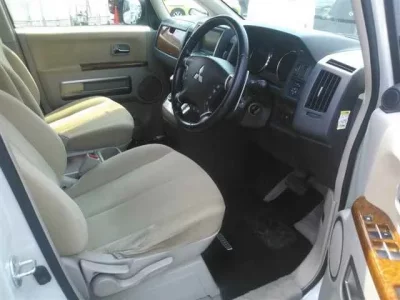 Mitsubishi DELICA D5
