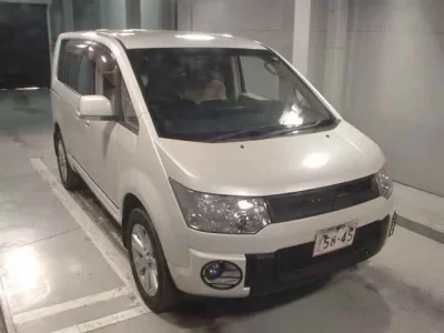 Mitsubishi DELICA D5