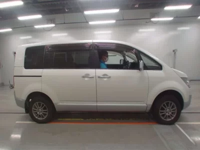 Mitsubishi DELICA D5