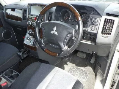 Mitsubishi DELICA D5