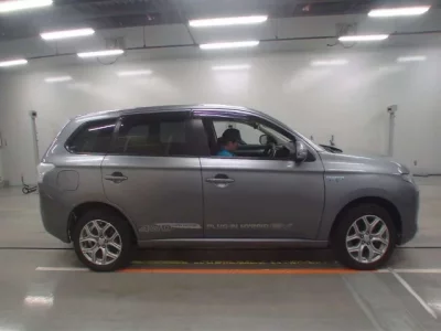 Mitsubishi OUTLANDER PHEV