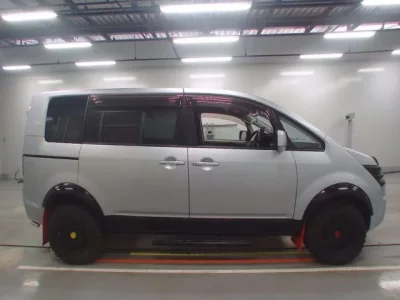 Mitsubishi DELICA D5