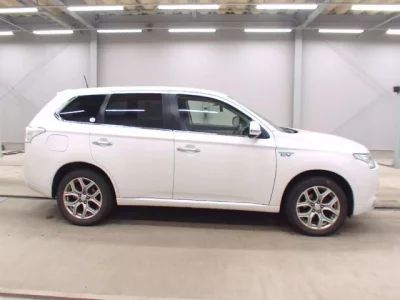 Mitsubishi OUTLANDER PHEV