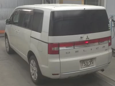 Mitsubishi DELICA D5