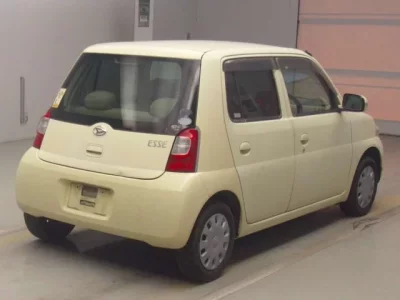 Daihatsu Esse