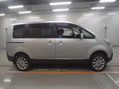 Mitsubishi DELICA D5