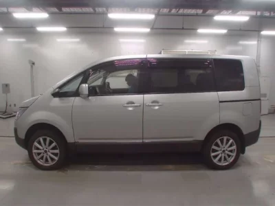 Mitsubishi DELICA D5