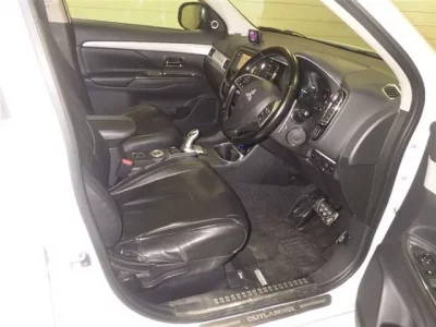 Mitsubishi OUTLANDER PHEV