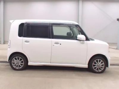 Toyota PIXIS SPACE
