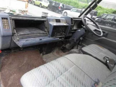 Isuzu ELF TRUCK