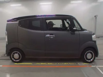 Honda N BOX SLASH