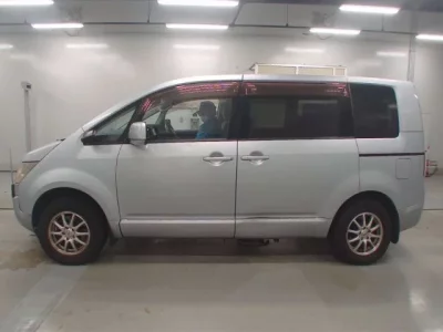 Mitsubishi DELICA D5