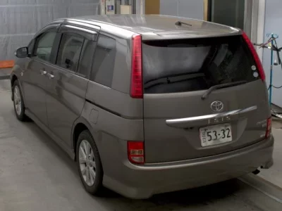 Toyota ISIS