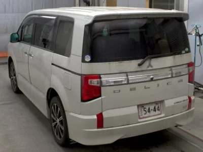 Mitsubishi DELICA D5