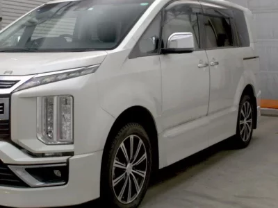 Mitsubishi DELICA D5