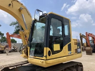 KOMATSU PC120-8
