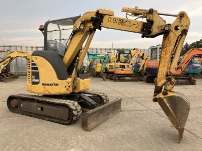 KOMATSU PC30UU-6