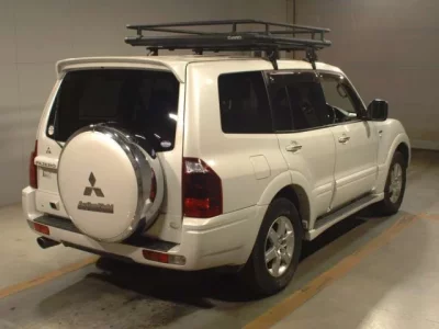 Mitsubishi PAJERO