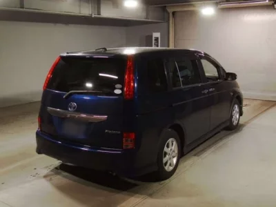 Toyota ISIS