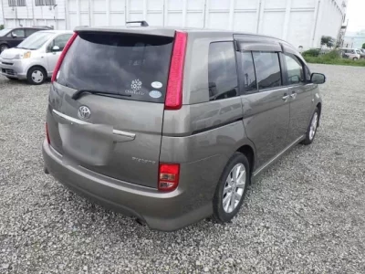 Toyota ISIS