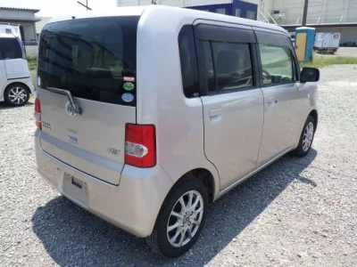 Toyota PIXIS SPACE