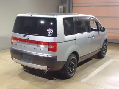 Mitsubishi DELICA D5
