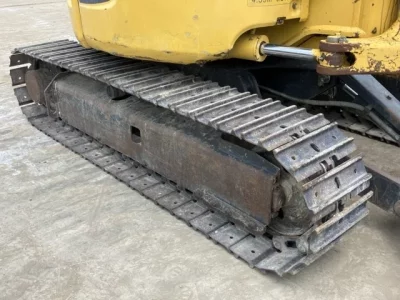 KOMATSU PC30MR-3