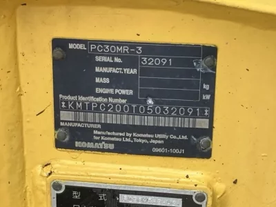 KOMATSU PC30MR-3