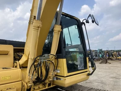 KOMATSU PC120-8