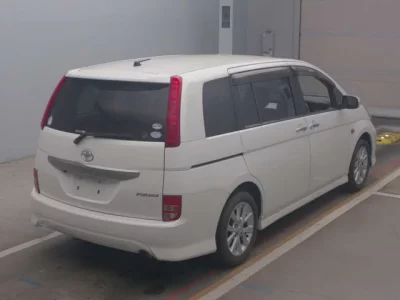 Toyota ISIS